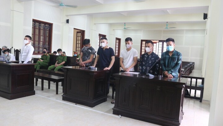 Bị đánh bất ngờ, “đại ca” xứ Nghệ rút súng ngắn giải quyết mâu thuẫn lĩnh 6 năm tù