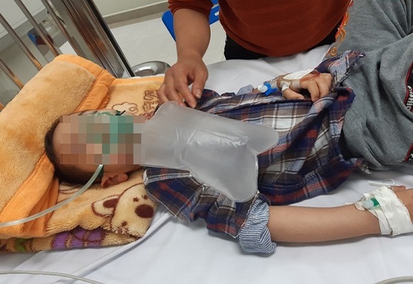 Nhầm thuốc cai nghiện là sirô dâu, bé trai 4 tuổi nguy kịch