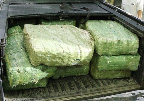 Kiểm tra hành chính, công an phát hiện “bí mật động trời” trong chiếc xe bán tải