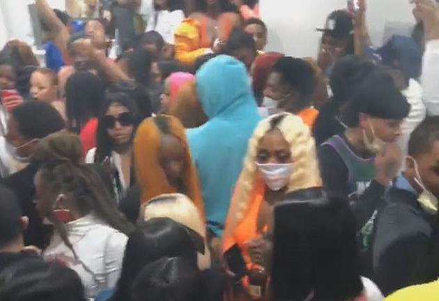 Hàng trăm thanh niên tụ tập tiệc tùng xuyên đêm, bất chấp lệnh phong tỏa tại Mỹ