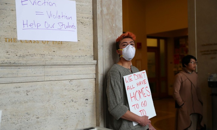 Cuộc sống của du học sinh nghèo trong mùa dịch: Không nơi ở, không trợ cấp, đi ăn xin