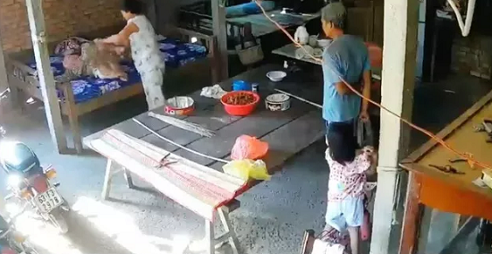 Vụ cụ bà 88 tuổi bị ngược đãi ở Tiền Giang: Vợ chồng người con trai lãnh án tù