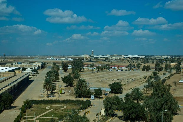 3 quả rocket rơi ngay sát sân bay quốc tế tại thủ đô Iraq 