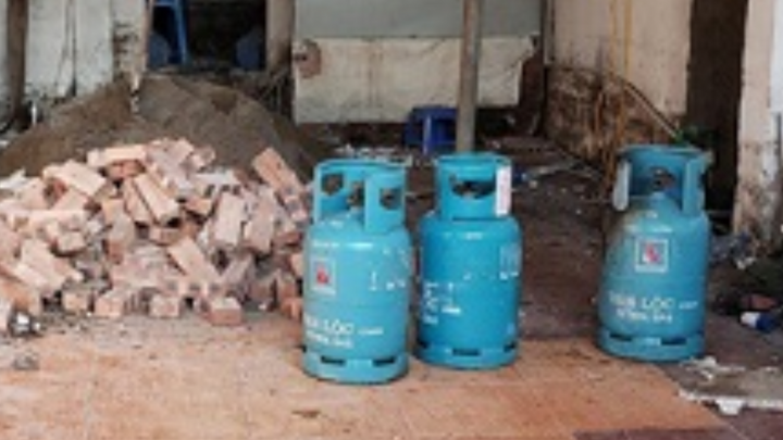 Hà Nội: Điều tra nguyên nhân cháy cơ sở sang chiết gas ở Mỹ Đình