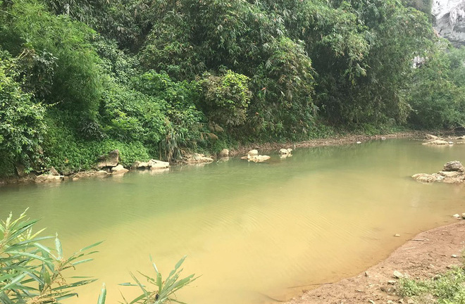 Vụ 4 mẹ con tử vong dưới suối: Bố chồng kể lại phút nhìn thấy thi thể con dâu và 3 cháu