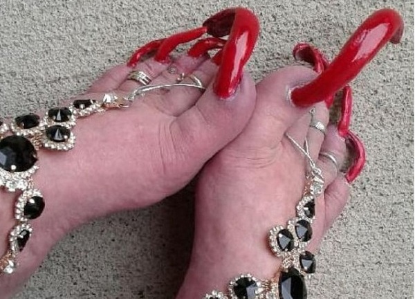 Tin tức đời sống mới nhất ngày 11/5/2020: Kiếm bộn tiền nhờ nuôi móng chân siêu dài