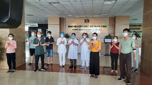 Thêm 8 bệnh nhân Covid-19 khỏi bệnh, trong đó có người suy thận mạn