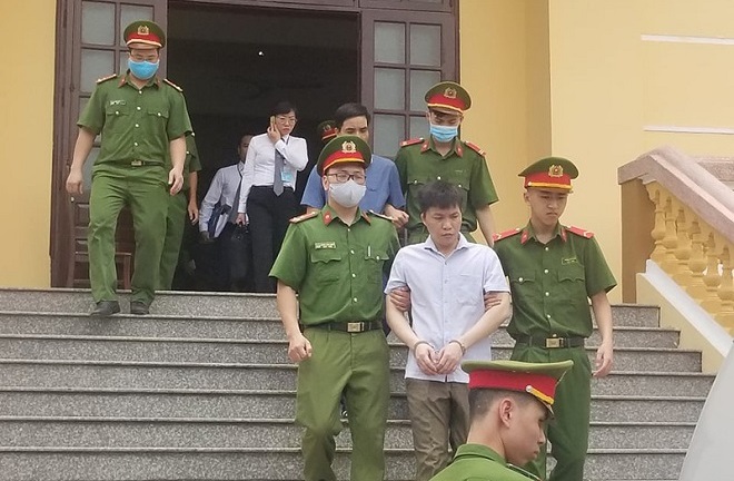 Những tình tiết bất ngờ trong lời khai của phó hiệu trưởng ở Hòa Bình khi nhận tiền tỷ để nâng điểm