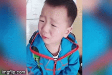 Video: Ngày đầu đi học trở lại, cậu bé khóc nức nở vì quên lớp, không nhận ra cô giáo