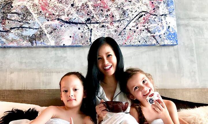 Diva Hồng Nhung đăng ảnh cùng các con nhưng