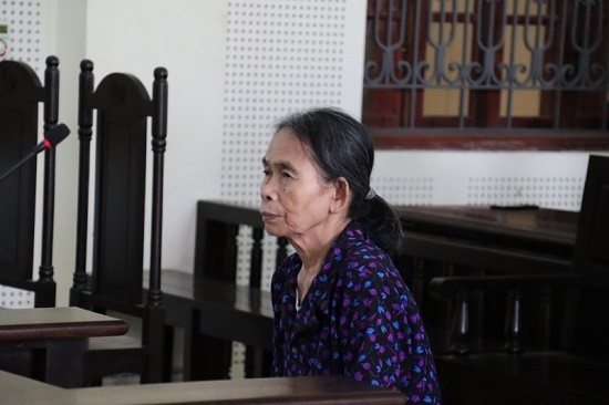 Bà nội lĩnh án 12 năm tù vì đẩy cháu xuống đập nước tử vong