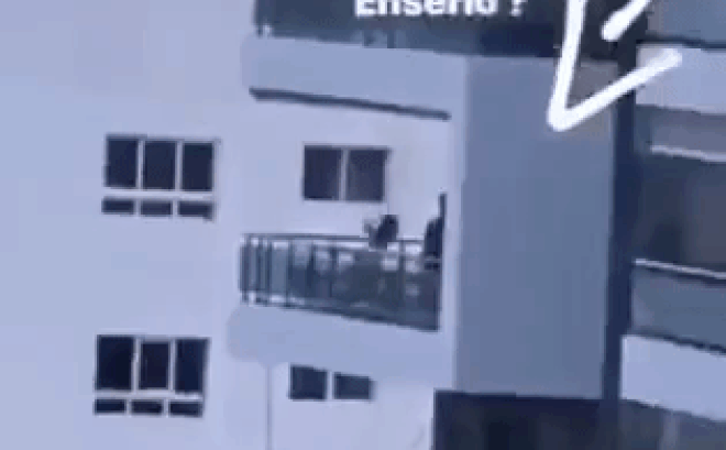 Video: Thót tim xem cảnh bố đẩy xích đu cho con trên tòa nhà cao tầng