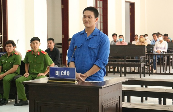 Hối hận của kẻ cả giận nổ súng bắn đồng nghiệp, cảnh báo sự lỏng lẻo trong quản lý vũ khí