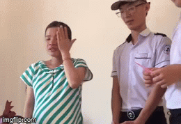 Video: Xúc động cảnh cô giáo bật khóc chia tay học trò cuối cấp để nghỉ sinh