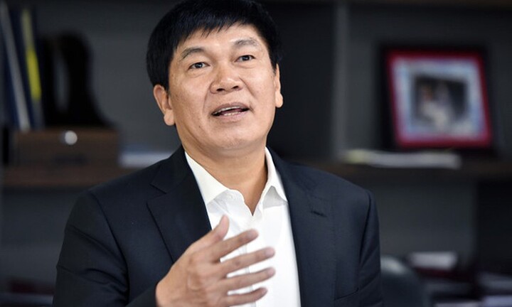 Tỷ phú Trần Đình Long chi 200.000 USD thuê chuyên cơ chở chuyên gia vào KKT Dung Quất