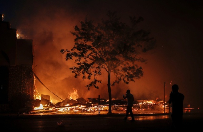 Bạo lực bùng phát ở Minneapolis: Tổng thống Trump đe dọa huy động vệ binh quốc gia để đối phó