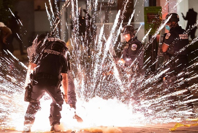 Đưa tin biểu tình ở Mỹ, nữ phóng viên bị trúng đạn khiến mắt trái mù vĩnh viễn