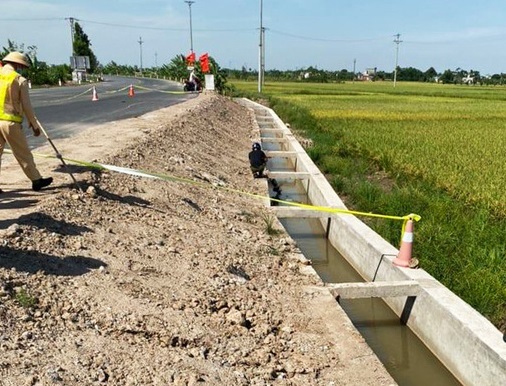 Thái Bình: Phát hiện thi thể dưới kênh nước đang thi công