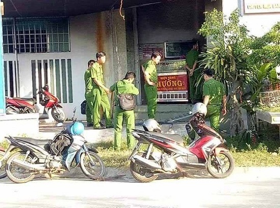Mang xăng đến đốt tiệm vàng của anh trai, người đàn ông nhận kết đắng