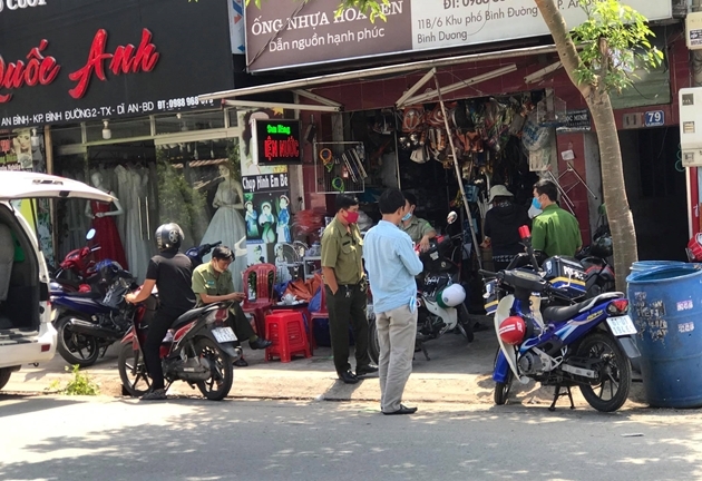 Khám nghiệm hiện trường người đàn ông độc thân chết bất thường trong phòng trọ