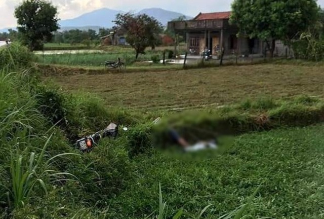 Phú Yên: Đang chạy xe trên đường, 2 người bất ngờ bị điện giật tử vong