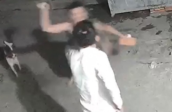 Bị nghi trộm chó, thanh niên 19 tuổi đánh chết người tình đồng tính của mẹ rồi bỏ trốn