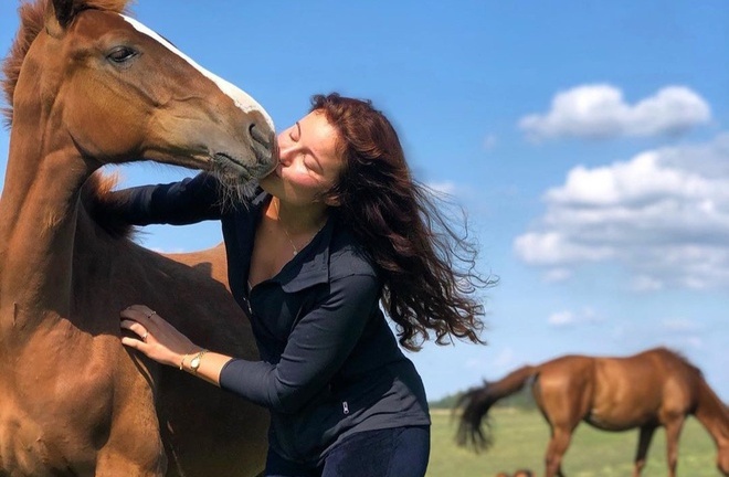 Ái nữ nhà tỷ phú Na Uy đam mê đua ngựa, cha chi tiền tỷ cho sở thích của con