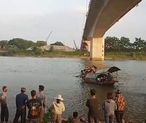 Tìm kiếm nữ sinh nhảy cầu tự tử vì bị mắng đi chơi cả ngày