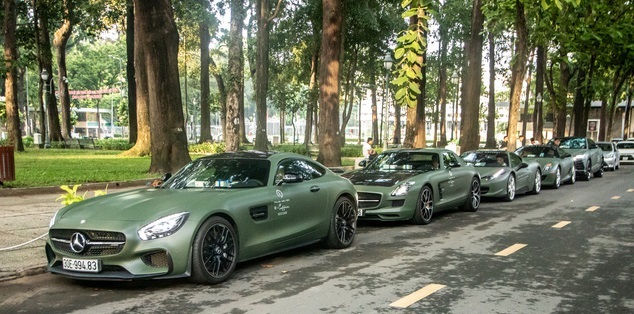 Dàn siêu xe của đại gia Đặng Lê Nguyên Vũ xuất hiện trên phố, dân mạng trầm trồ ngưỡng mộ