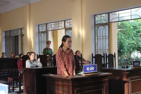 Câu hỏi không lời đáp sau phiên toà xử Phó Hiệu trưởng