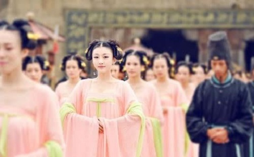 Cung nữ thời xưa sau khi xuất cung thường mắc một 