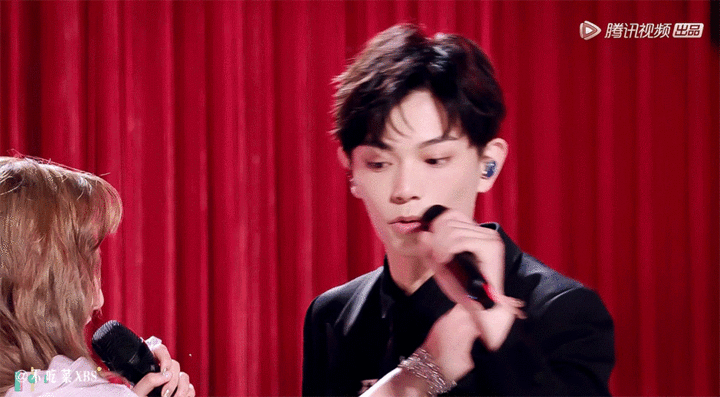 Nene nắm tay Đinh Vũ Hề lên thẳng top tìm kiếm, dân mạng