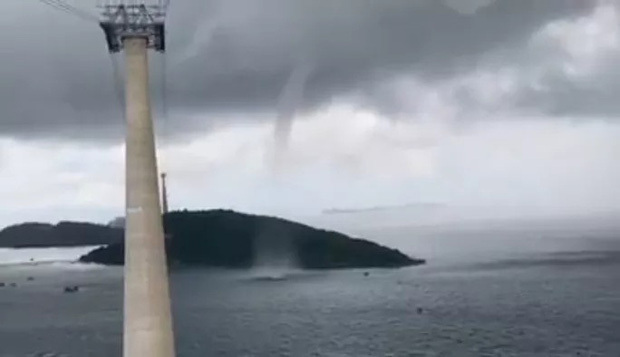 Clip: Vòi rồng xuất hiện ở Phú Quốc, dân mạng xôn xao trước cảnh tượng thiên nhiên kỳ thú