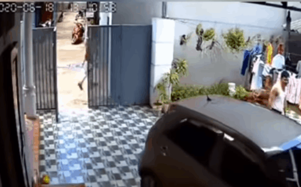 Video: Người phụ nữ ngoan cố lùi xe khiến tất cả la hét thất thanh