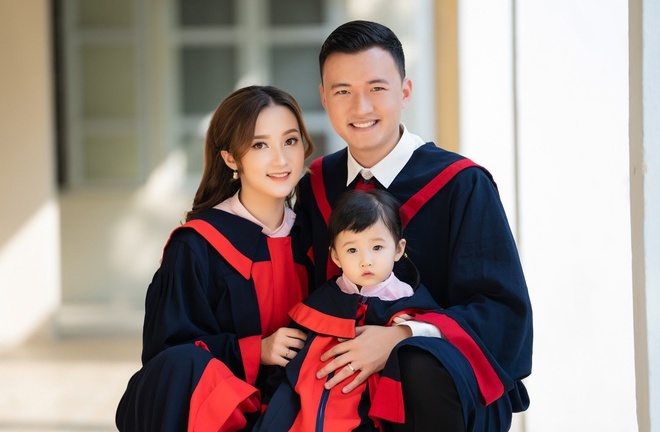 Lấy chồng hotboy, sinh con năm 18 tuổi nhưng nữ sinh học viện Tài chính vẫn đạt thành tích đáng nể