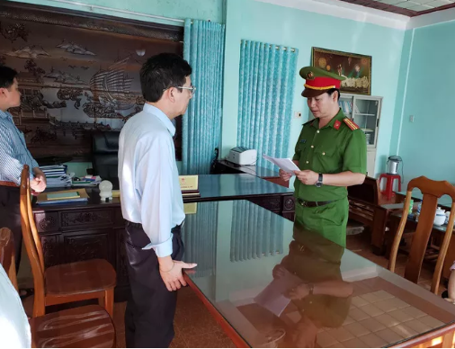 Tham ô 524 triệu đồng, Chánh văn phòng huyện bị khởi tố