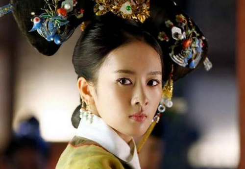 Vị Quý phi vốn là hầu gái của vua Càn Long, dù không có con nhưng vẫn được sủng ái, đến Hoàng hậu cũng phải ghen tị