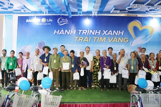 600 người nghèo được khám bệnh miễn phí trong chương trình “Hành trình xanh – trái tim vàng” 