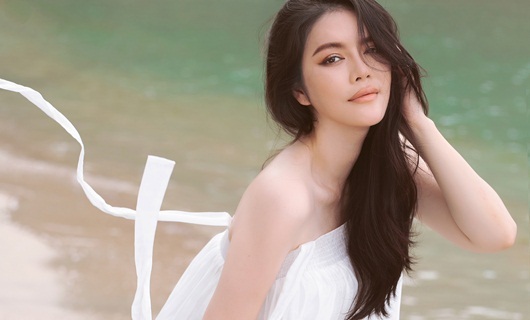 Lý Nhã Kỳ quyến rũ nóng bỏng