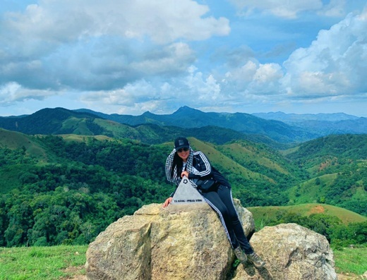Hoa hậu Hằng Nguyễn chinh phục Tà Năng - Phan Dũng, cung đường trekking đẹp nhất Việt Nam