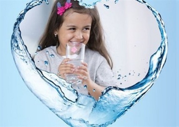 WHO cảnh báo nguy hiểm của những chai nước tinh khiết đối với trẻ nhỏ
