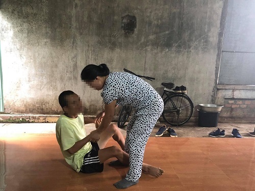 Bi kịch của người vợ hơn 20 năm ôm con khuyết tật đi tìm chồng trong nỗi đắng cay