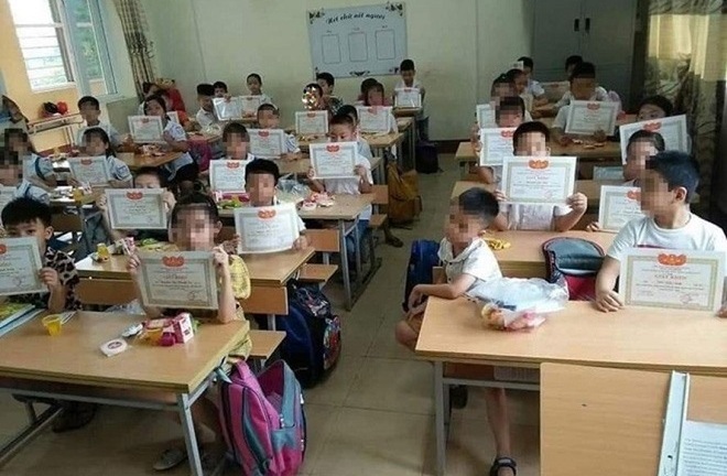 Tấm ảnh cả lớp được giấy khen, một học sinh không có: Bộ GD&ĐT nói gì?