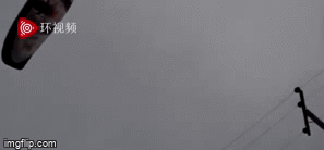 Sốc: Người phụ nữ Thái Lan trúng số 66 tỷ đồng, dùng dù lượn rải tiền trên phố mừng sinh nhật