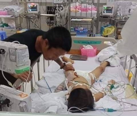 Bé trai 7 tuổi ở Bình Phước hôn mê, nguy kịch sau khi phẫu thuật tháo đinh nẹp tay