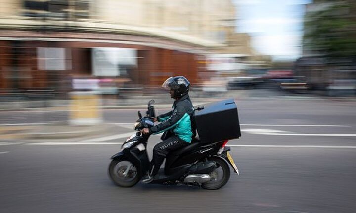 Tội phạm giả làm y tá, người giao hàng để buôn ma túy giữa đại dịch Covid-19