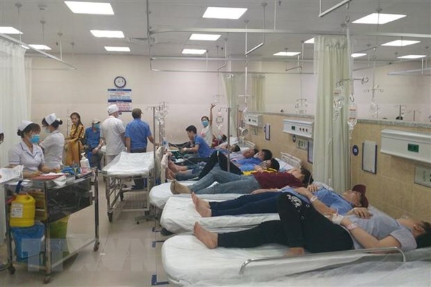 Hơn 100 công nhân làm ca đêm nhập viện nghi do ngộ độc thực phẩm