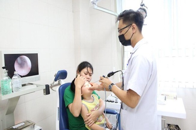 Con 5 tuổi nhập viện khẩn cấp vì một phút sai lầm của cha mẹ