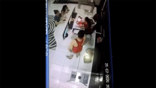 Vụ người đàn ông đánh nữ nhân viên bể bơi ở Hà Nội: