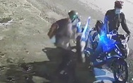Video: Rùng mình cảnh chó pitbull 40kg bị 
